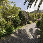 Casas Do Lanco By An Island São Vicente