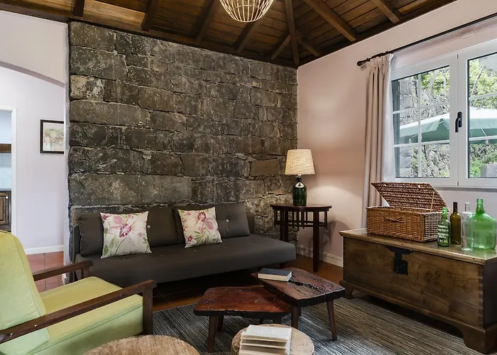 Casas Do Lanco By An Island * São Vicente