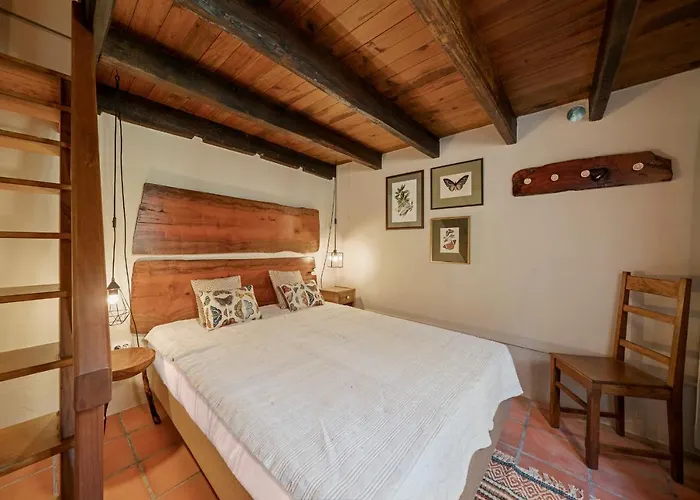 Casas Do Lanco By An Island São Vicente