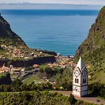 Casas Do Lanco By An Island São Vicente