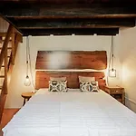 Casas Do Lanco By An Island * São Vicente