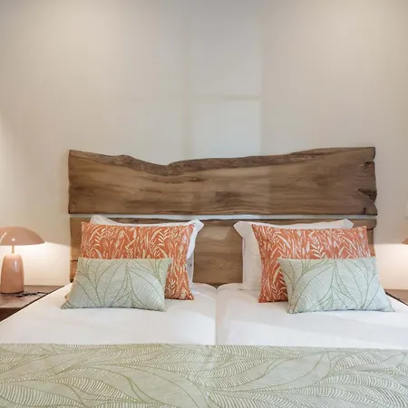 Casas Do Lanco By An Island * São Vicente