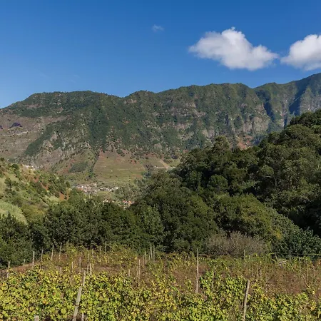 Casas Do Lanco By An Island São Vicente