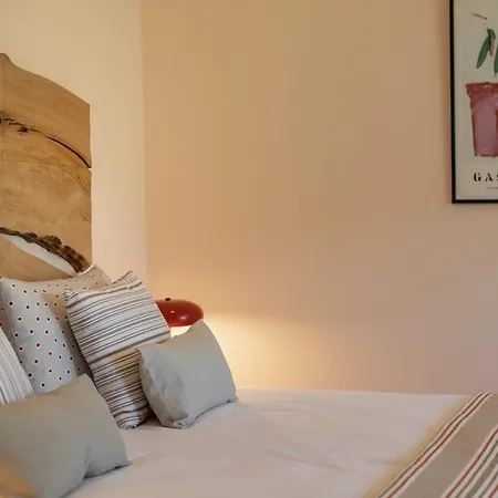 Casas Do Lanco By An Island São Vicente