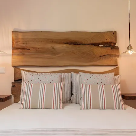 Casas Do Lanco By An Island * São Vicente