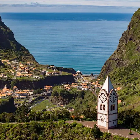 Casas Do Lanco By An Island São Vicente