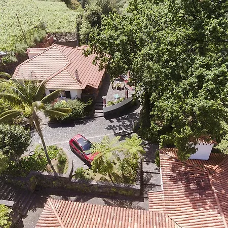 Casas Do Lanco By An Island São Vicente