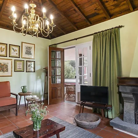 Casas Do Lanco By An Island * São Vicente