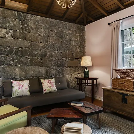 Casas Do Lanco By An Island * São Vicente