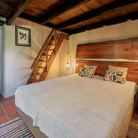 Casas Do Lanco By An Island São Vicente