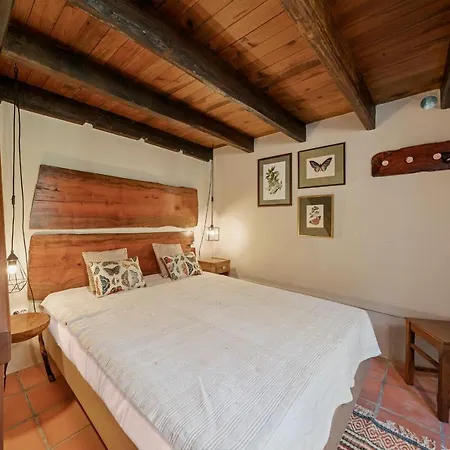 Casas Do Lanco By An Island São Vicente