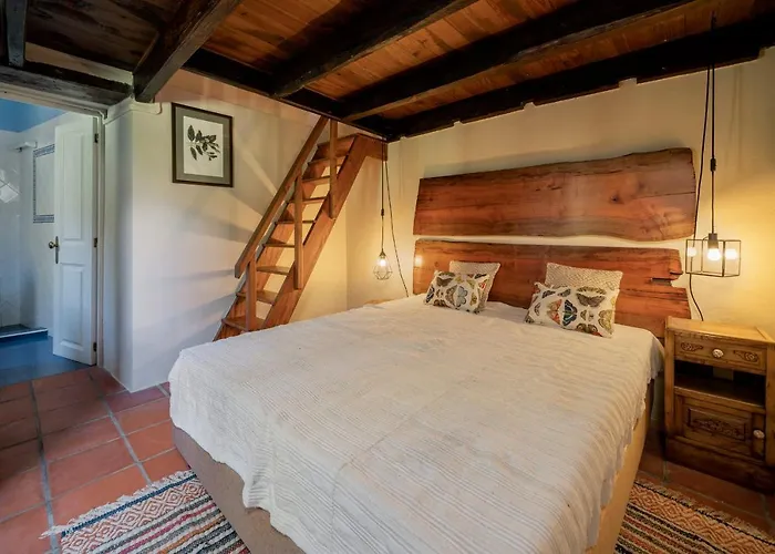 Casas Do Lanco By An Island São Vicente